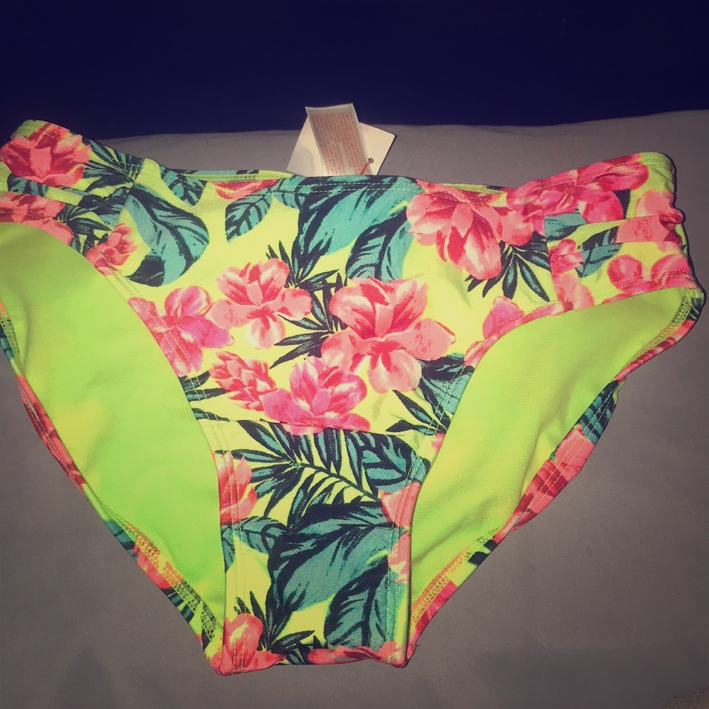 Bathing suit bottom never worn